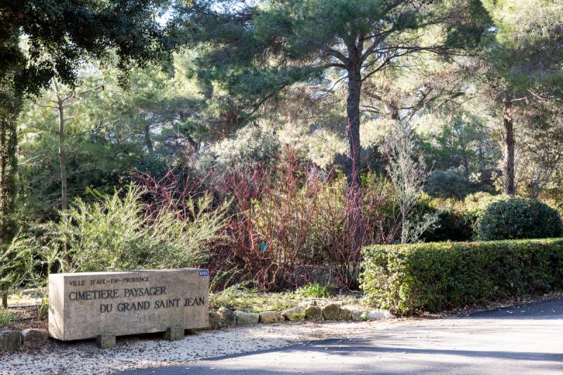 Marbrerie Funéraire du Pays Aixois, cimetière paysager du Grand Saint-Jean, Puyricard, Aix-en-Provence, Pays d'Aix