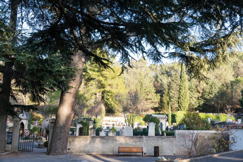 Marbrerie Funéraire du Pays Aixois, monument funéraire en marbre, cimetière de Luynes, Aix-en-Provence